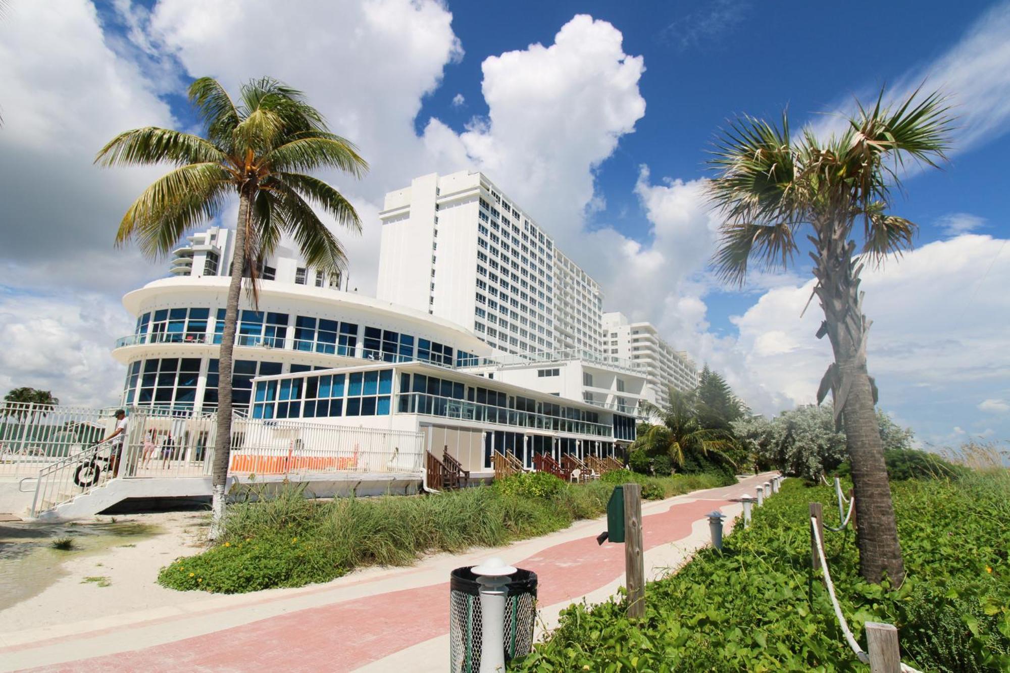 Castle 828 Oceanfront View With Balcony, Pool, Tennis, Access And Free Parking! Сasa de vacaciones Miami Beach