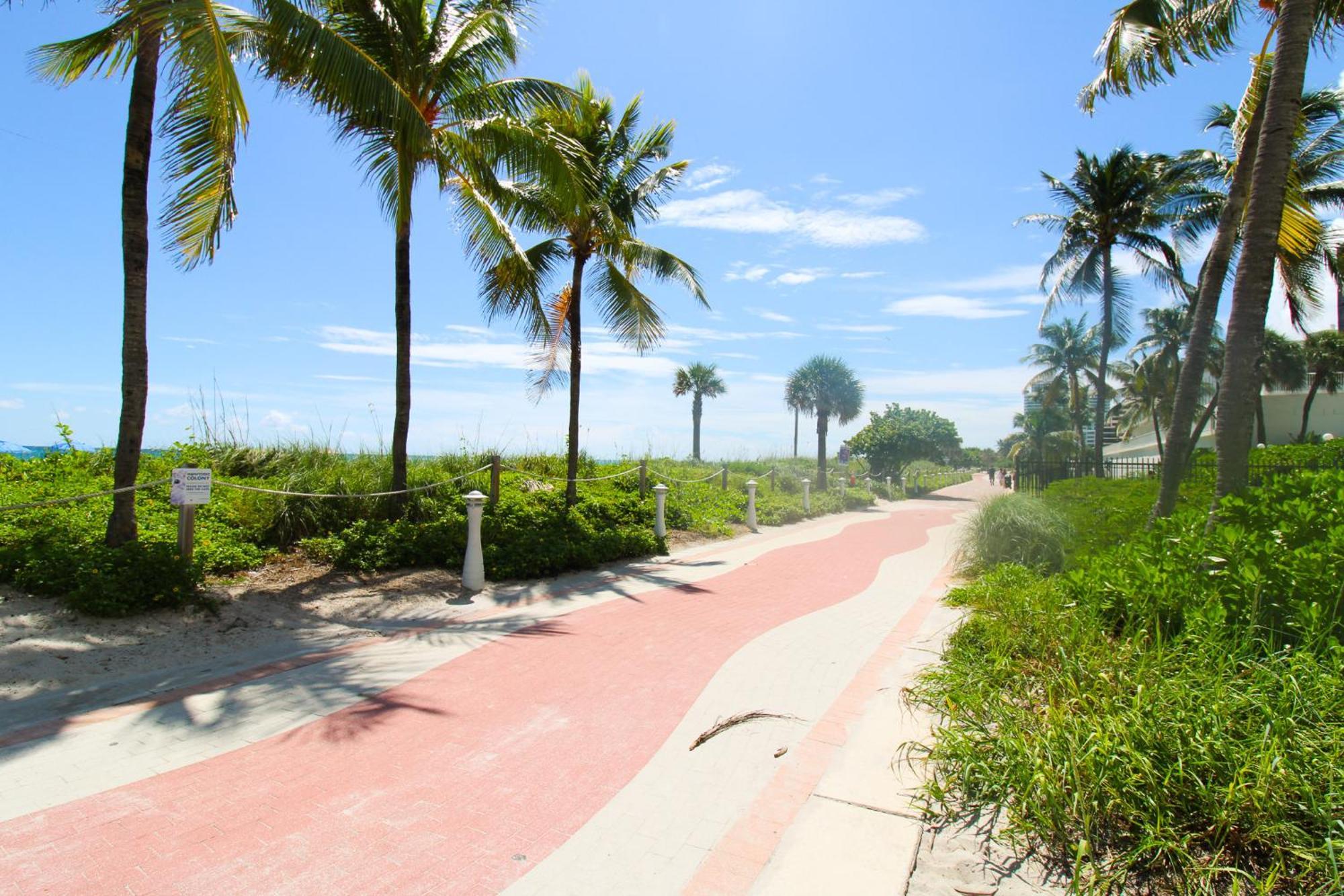 Сasa de vacaciones Castle 828 Oceanfront View With Balcony, Pool, Tennis, Access And Free Parking! *